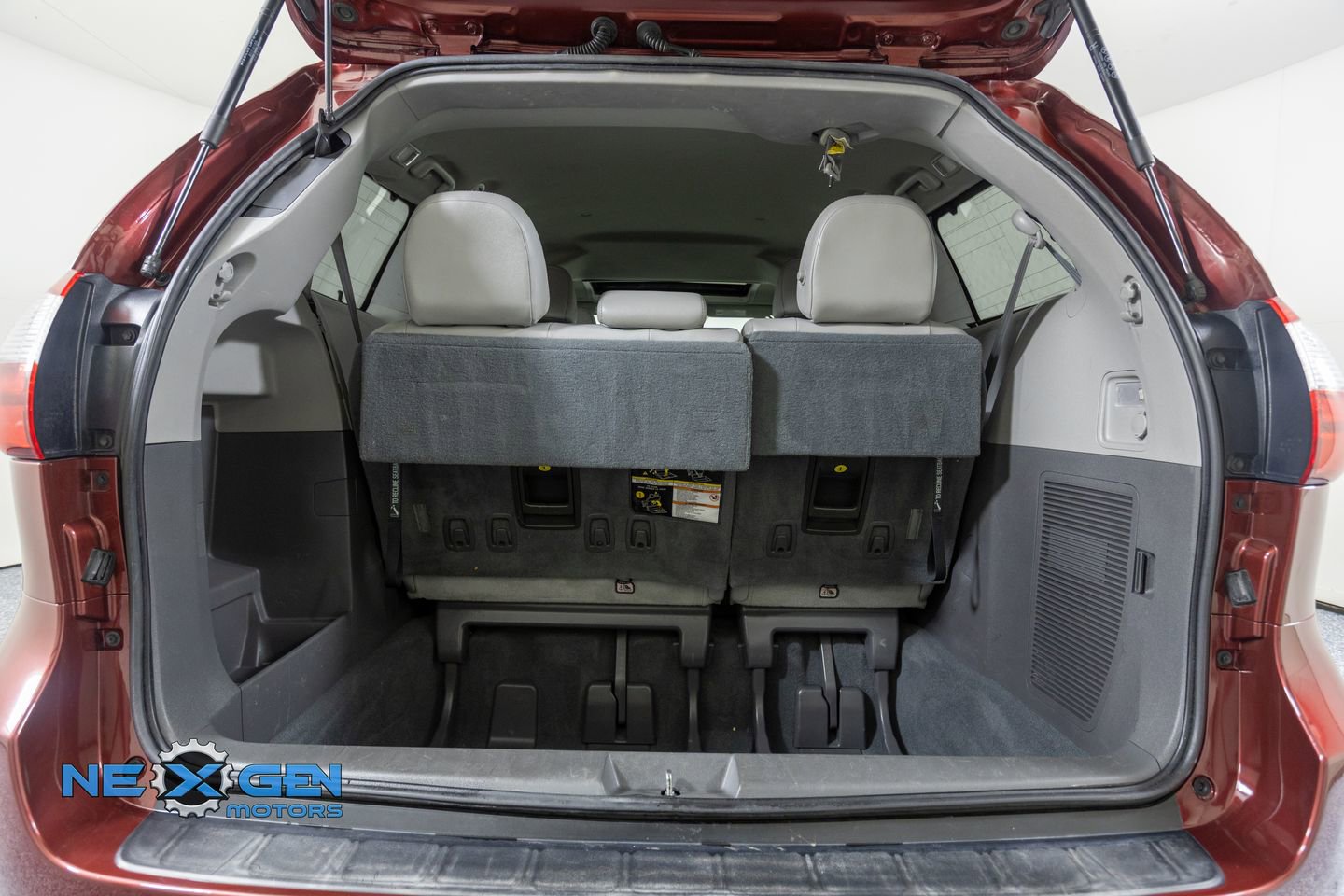 Used 2019 Toyota Sienna XLE w/ XLE Navigation Package image 43