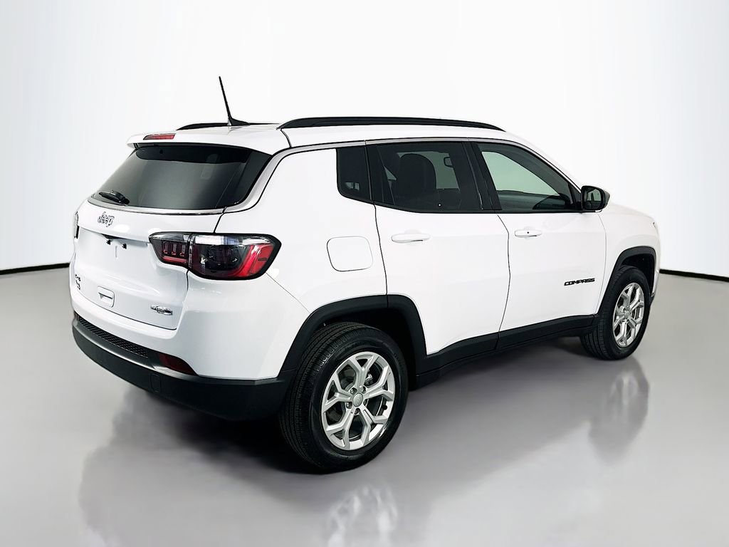 Used 2024 Jeep Compass Latitude image 7