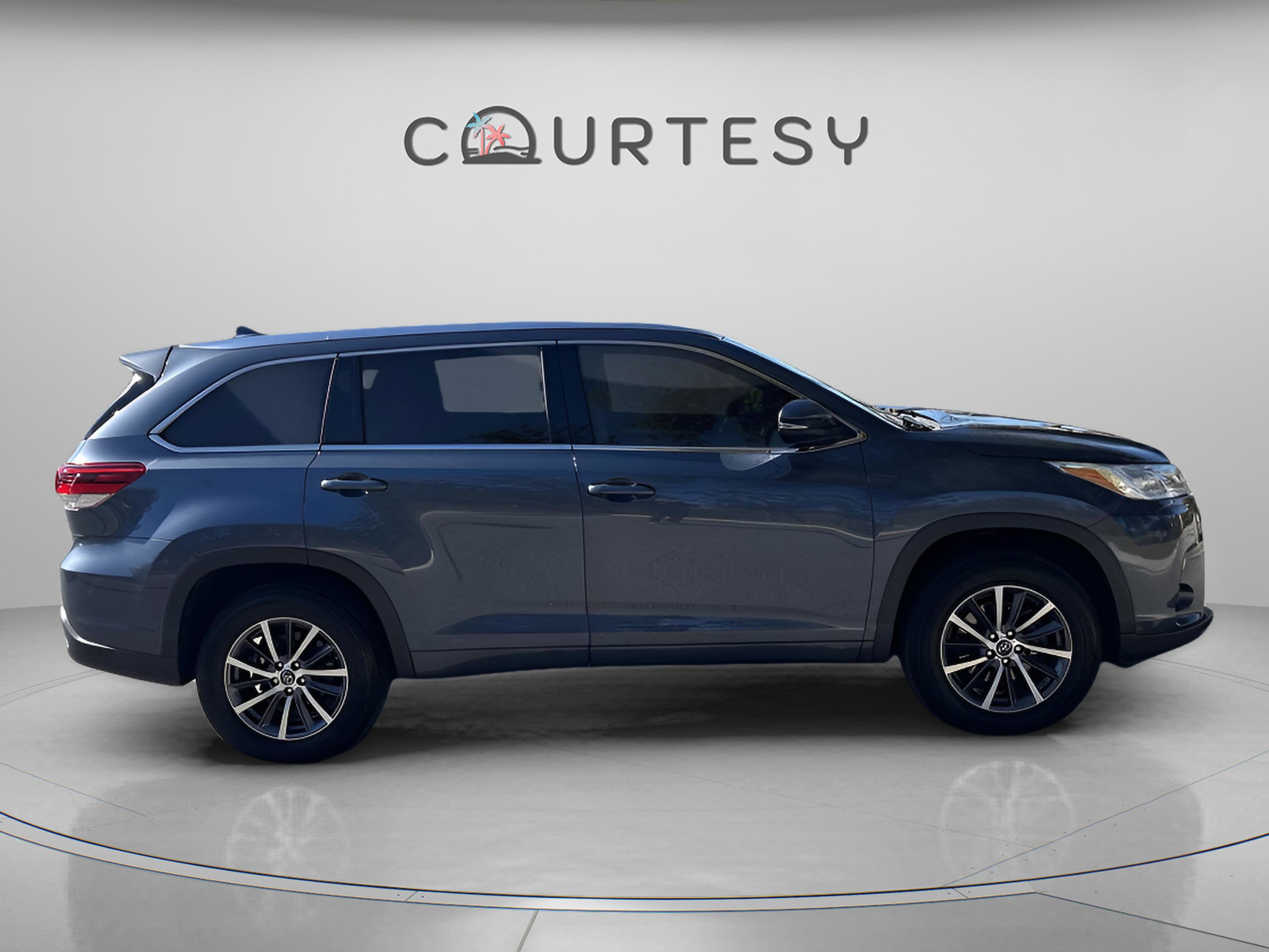 Used 2018 Toyota Highlander SE image 9