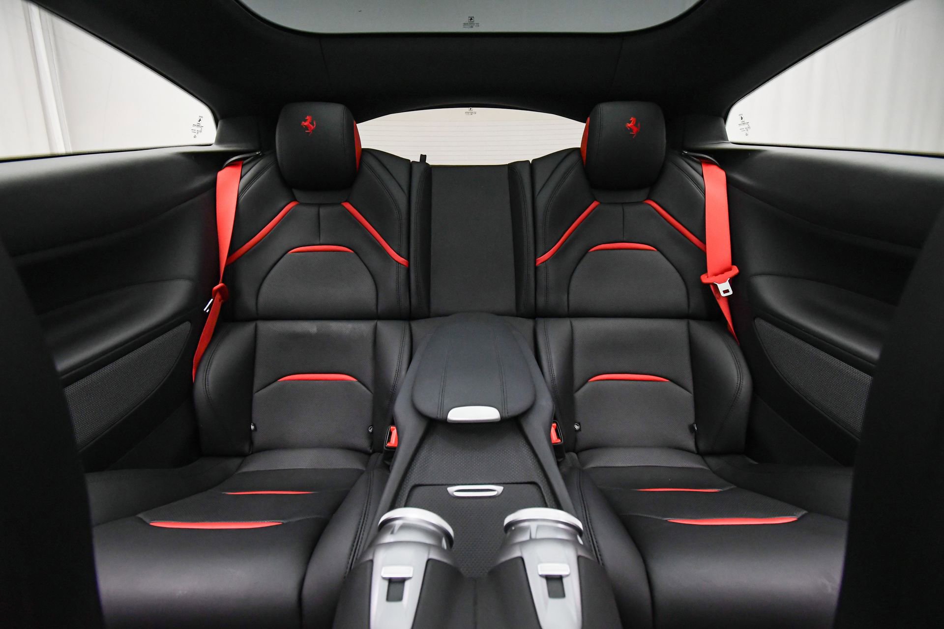 Used 2018 Ferrari GTC4Lusso T image 19