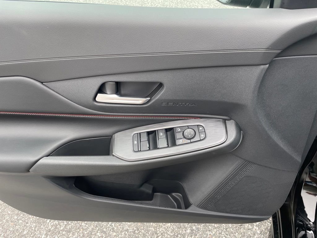 New 2026 Nissan Sentra SR w/ Floor Mat Package FWD image 8