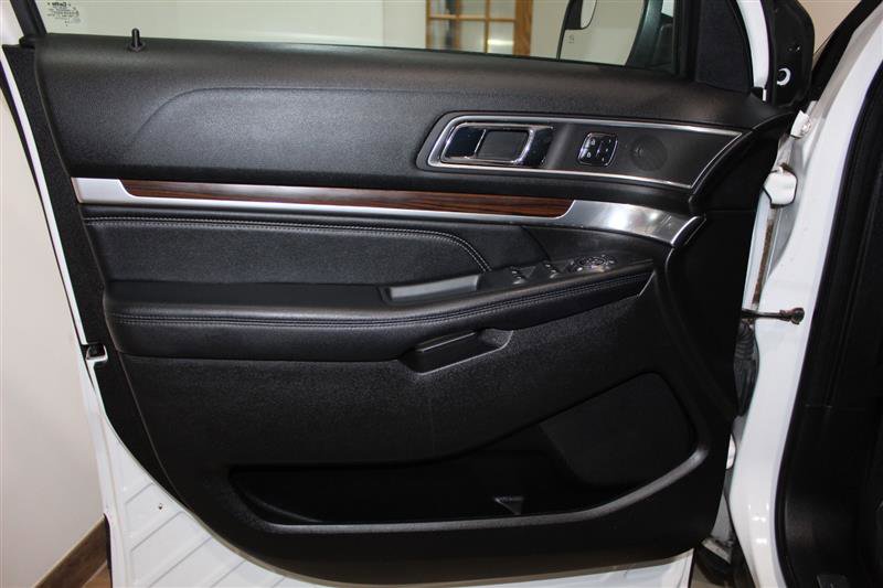 Used 2017 Ford Explorer Limited AWD/4WD image 38