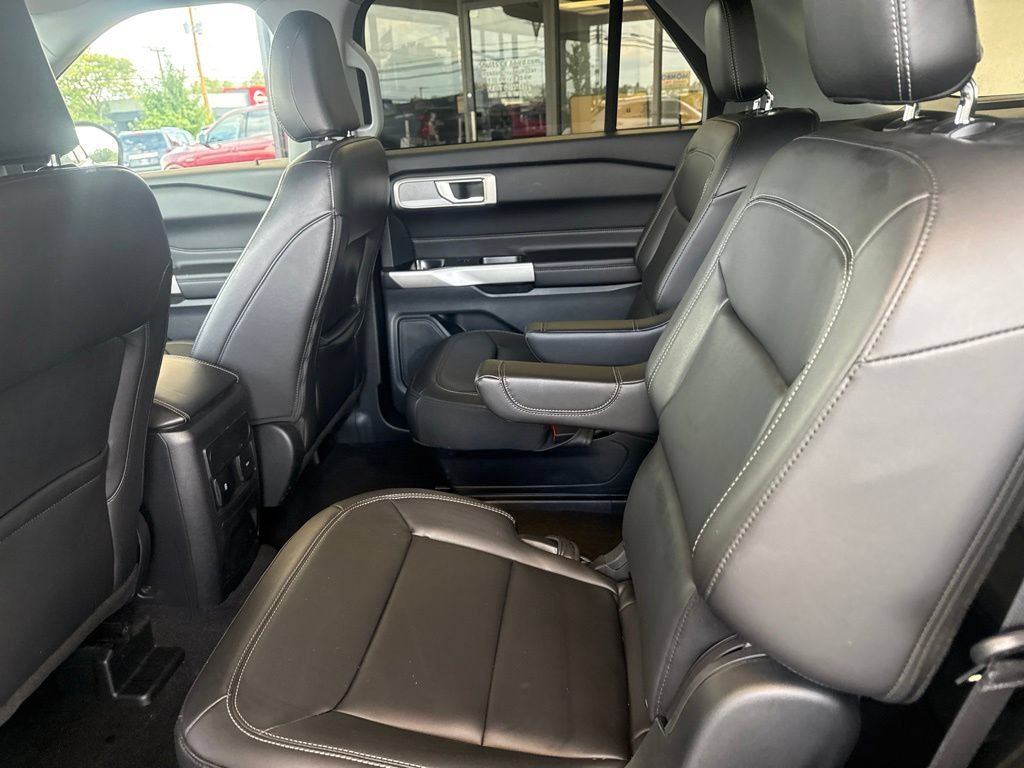 Used 2024 Ford Explorer XLT w/ Equipment Group 202A AWD/4WD image 14