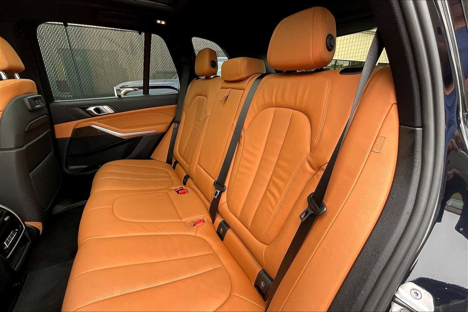 Used 2022 BMW X5 xDrive40i w/ M Sport Package image 15