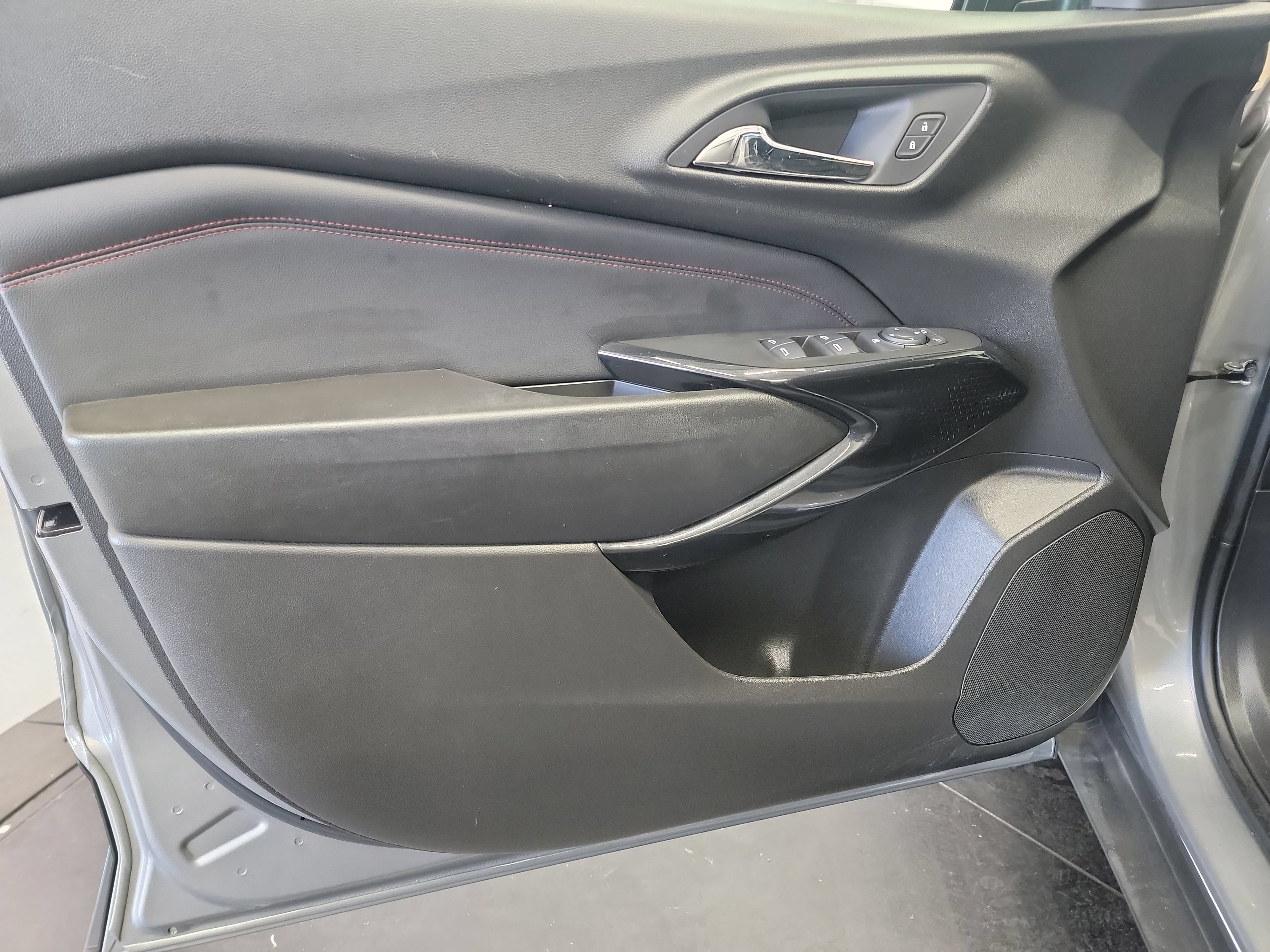 Used 2024 Chevrolet Trax RS w/ Driver Confidence Package FWD image 13