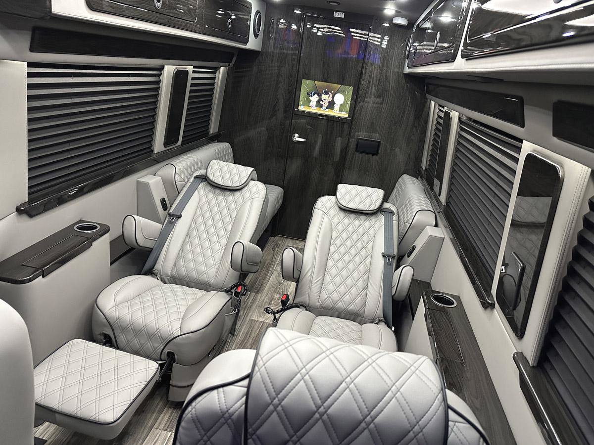 Used 2024 Mercedes-Benz Sprinter 3500 image 4