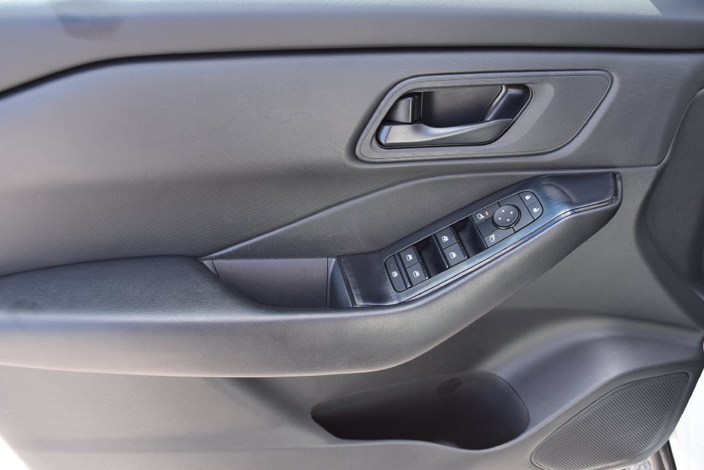Used 2024 Nissan Rogue S FWD image 8