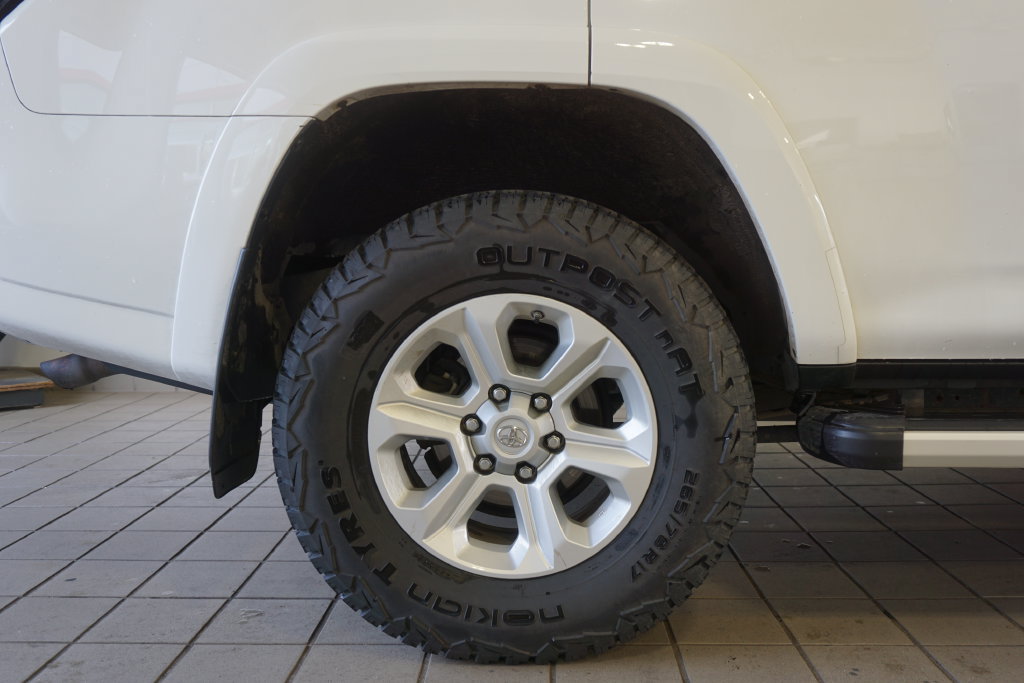 Used 2017 Toyota 4Runner SR5 Premium AWD/4WD image 31