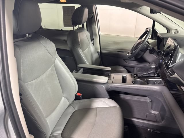 Used 2022 Toyota Sienna Limited AWD/4WD image 27