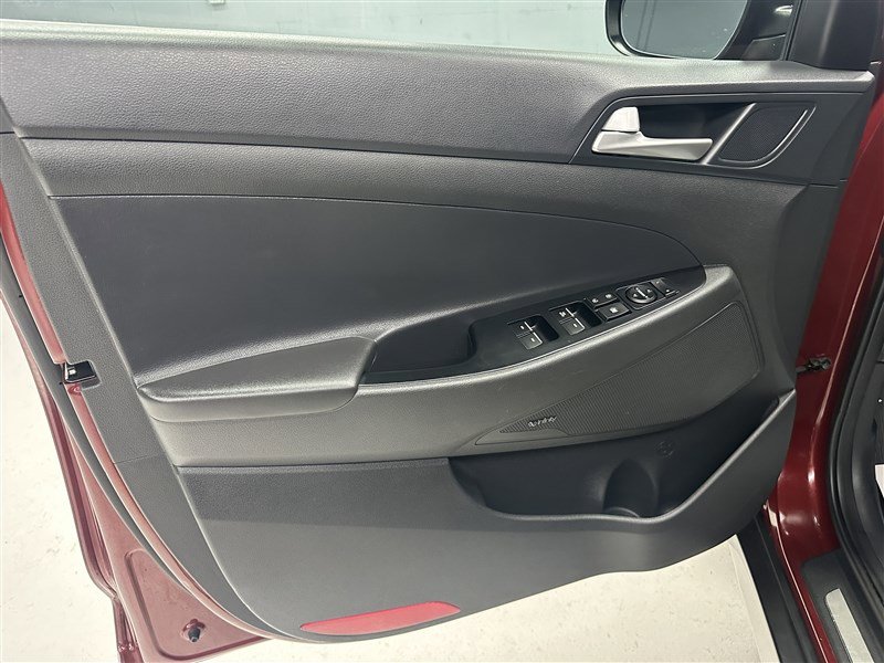 Used 2019 Hyundai Tucson Limited AWD/4WD image 17