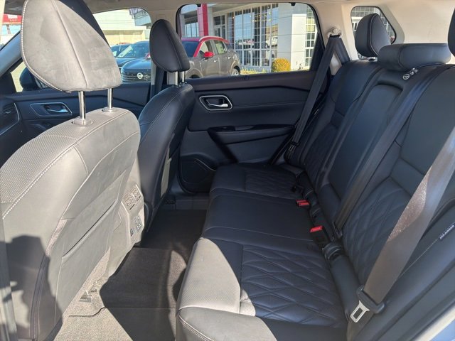 Used 2021 Nissan Rogue Platinum image 11