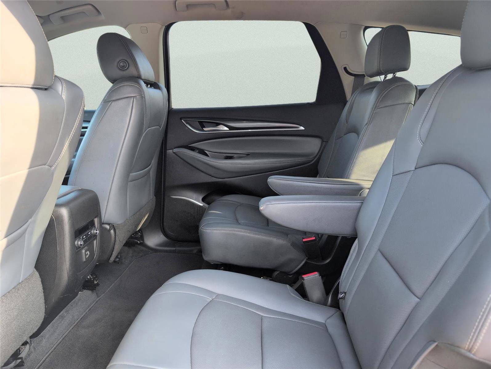 Used 2020 Buick Enclave Essence FWD image 33