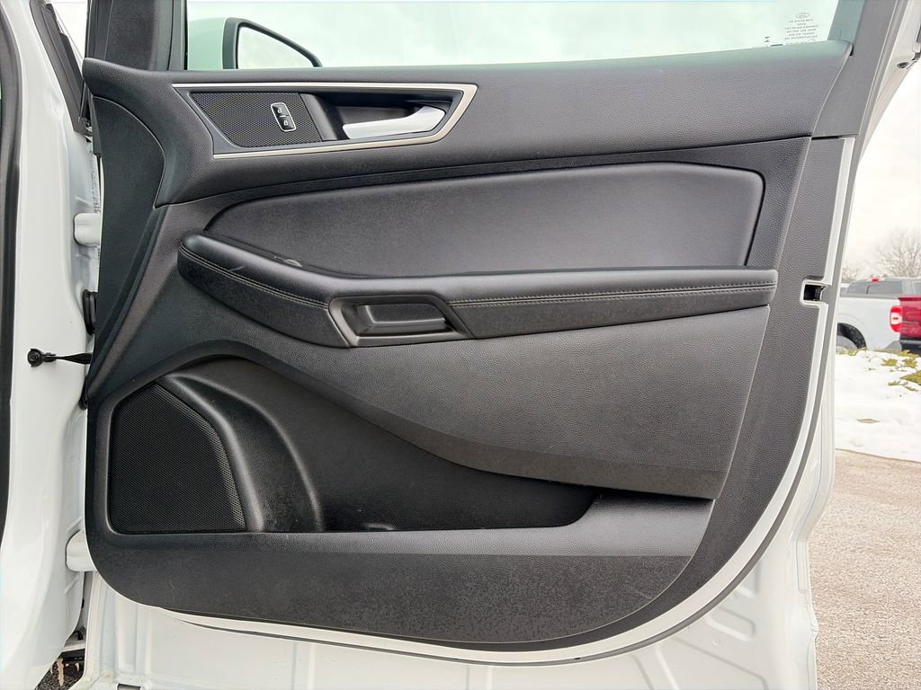 Used 2024 Ford Edge SEL w/ Convenience Package image 11