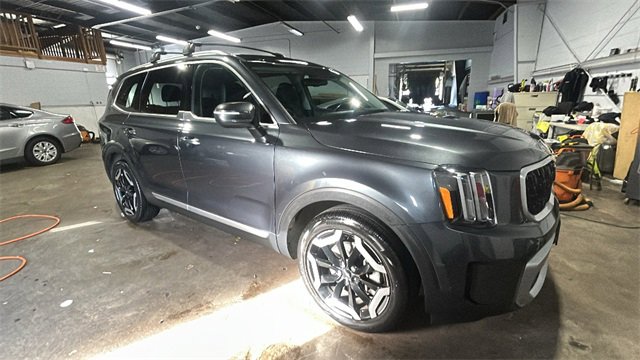 Used 2024 Kia Telluride EX image 7
