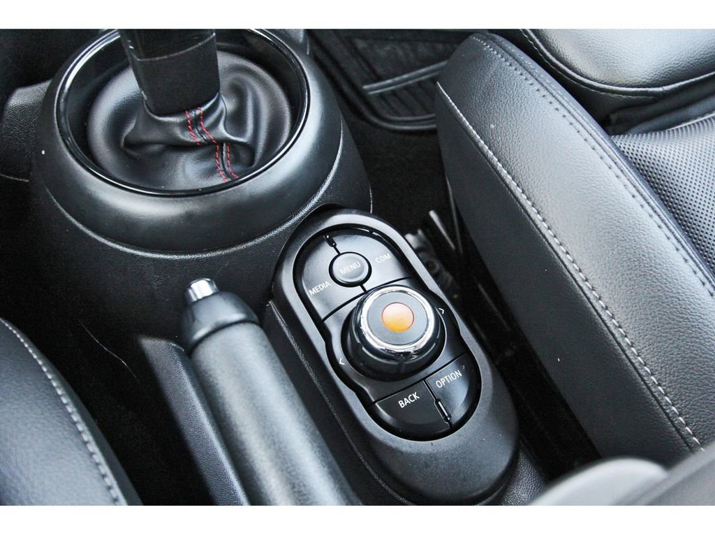 Used 2021 MINI Cooper S w/ Premium Package image 27