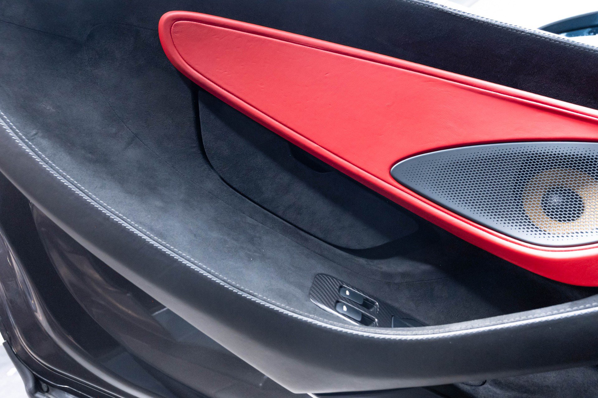 Used 2019 McLaren 570S Coupe RWD image 7