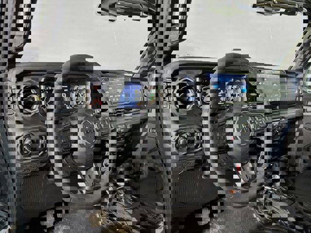 Used 2025 Jeep Gladiator Sport AWD/4WD image 9