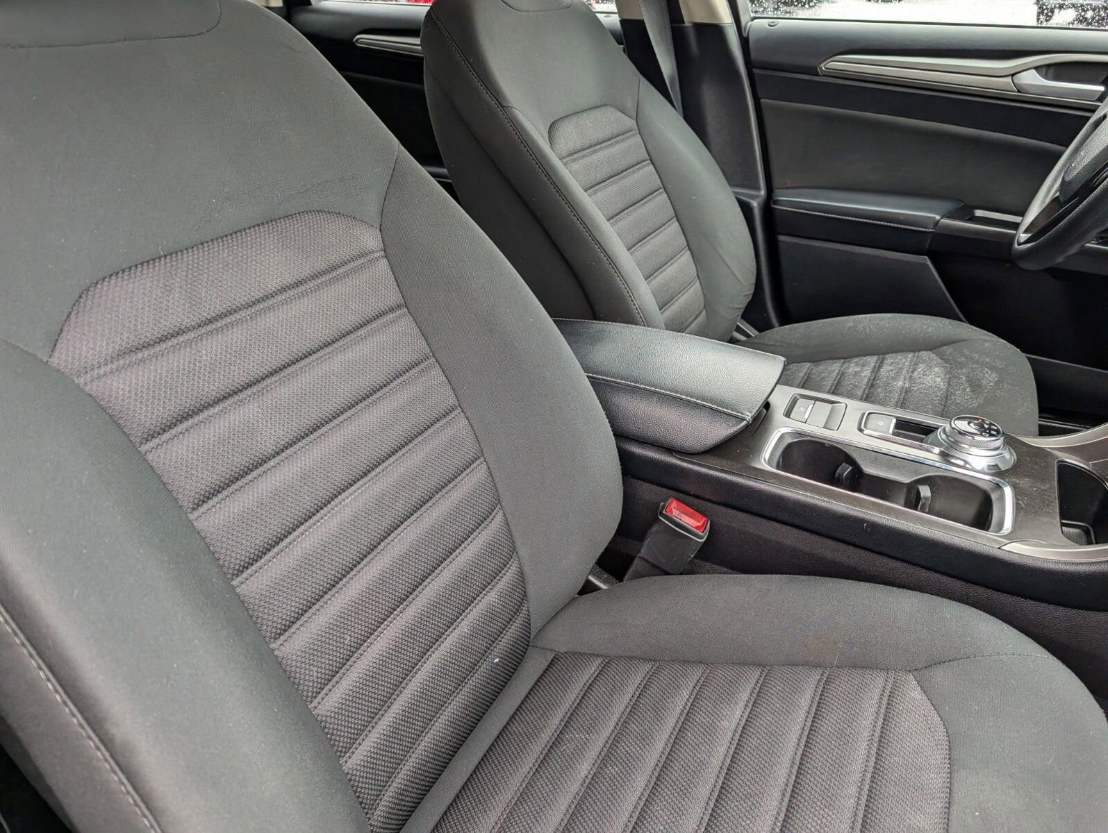 Used 2017 Ford Fusion SE image 19