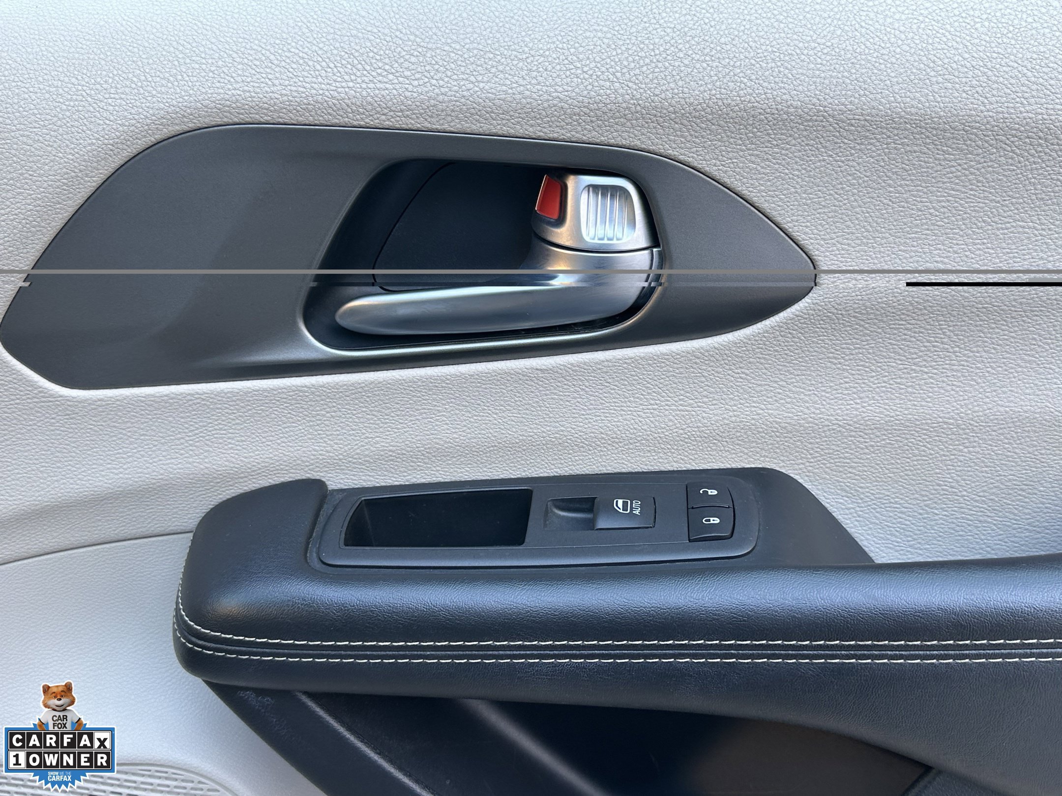 Used 2021 Chrysler Pacifica Touring-L FWD image 33