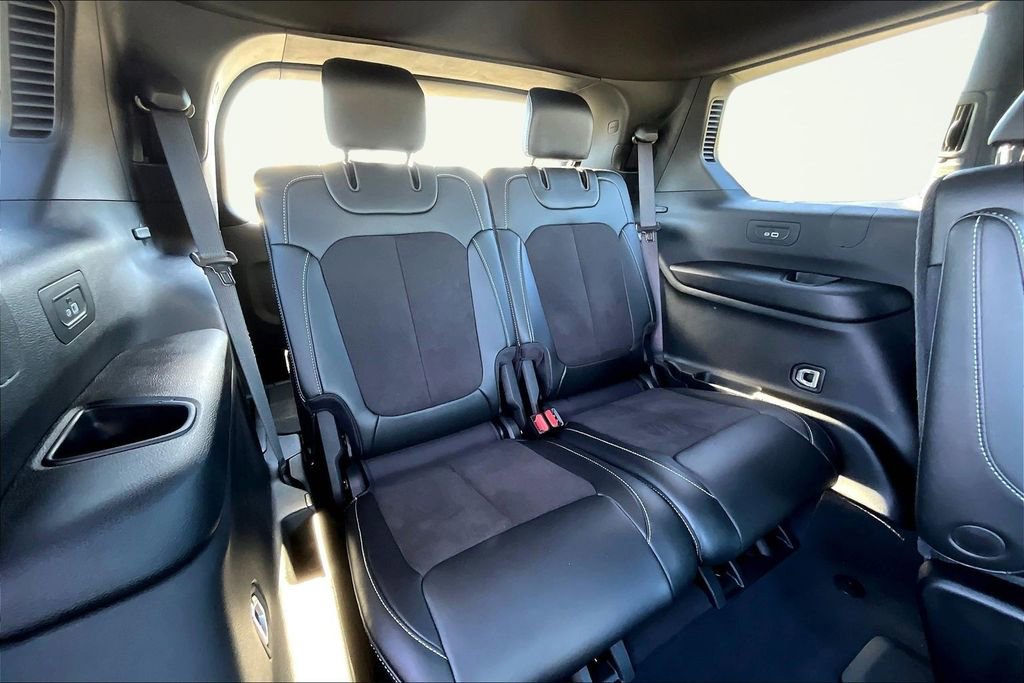 Used 2024 Jeep Grand Cherokee L Altitude image 28