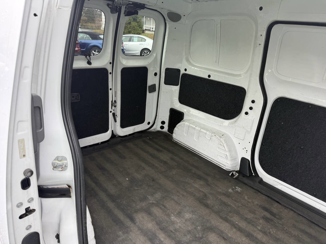 Used 2014 Nissan NV200 S w/ Back Door Glass Package image 12