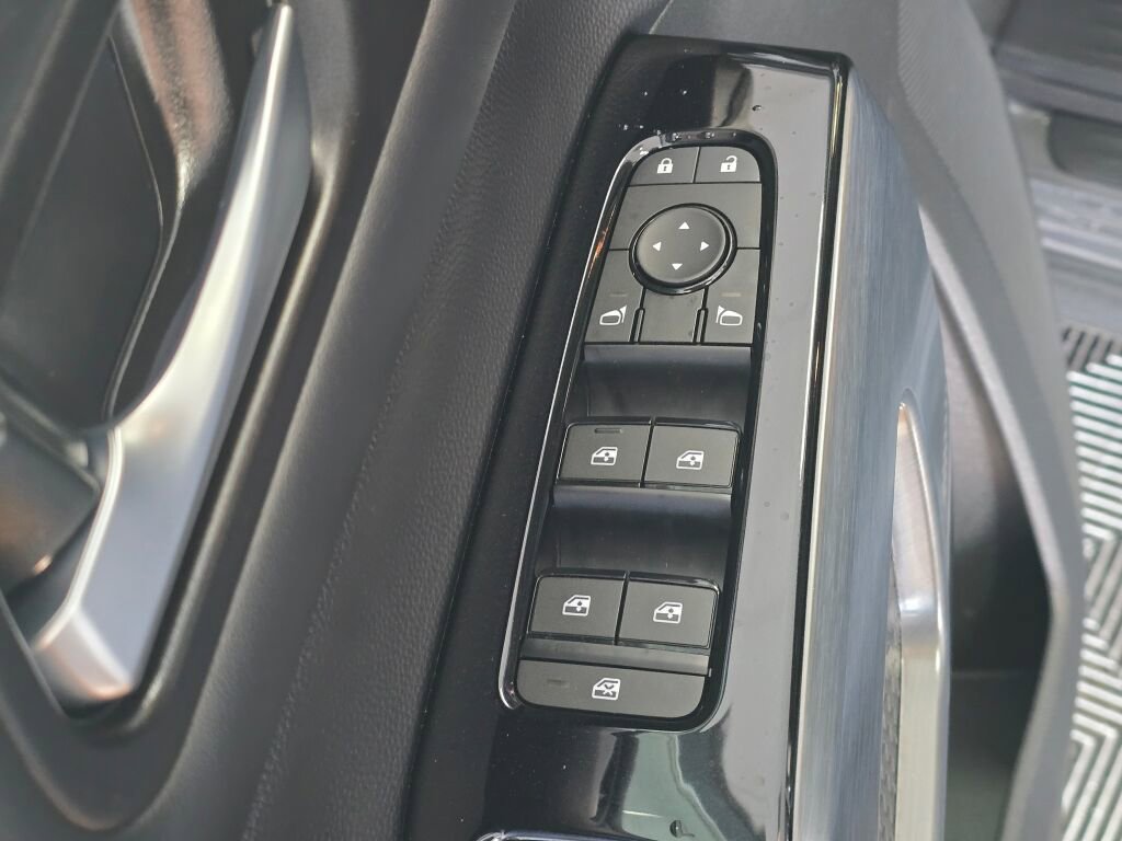 Used 2025 Nissan Pathfinder SL w/ SL Premium Package image 21