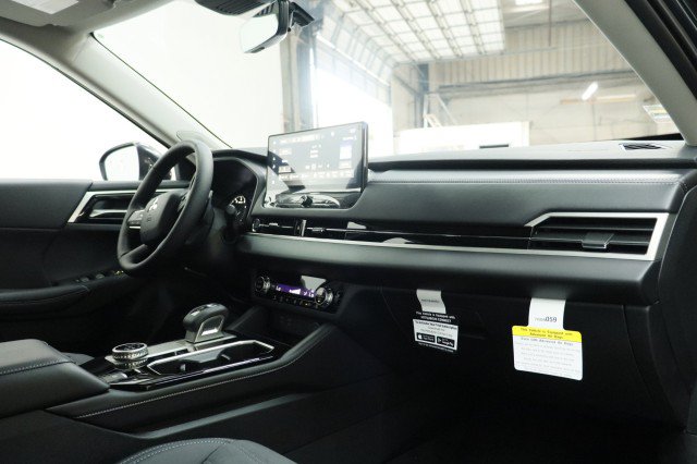 New 2026 Mitsubishi Outlander SE FWD image 17