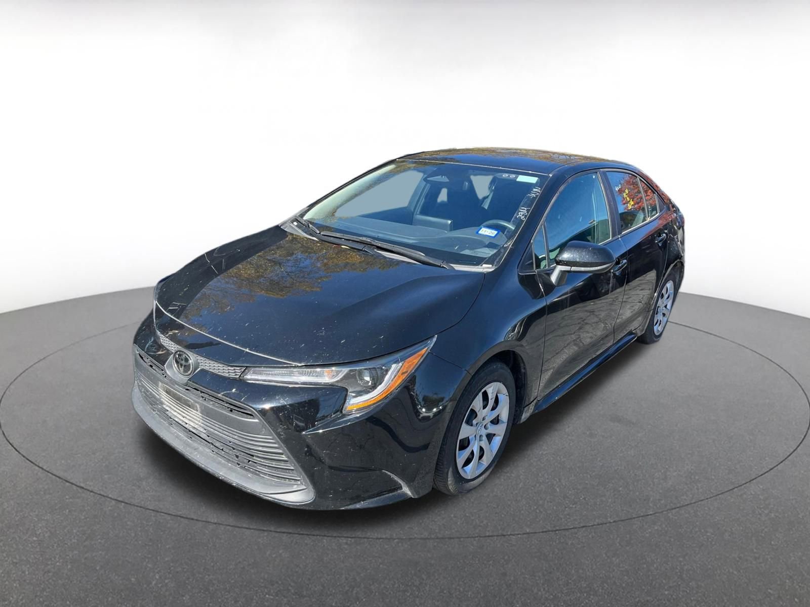 Used 2025 Toyota Corolla LE image 3