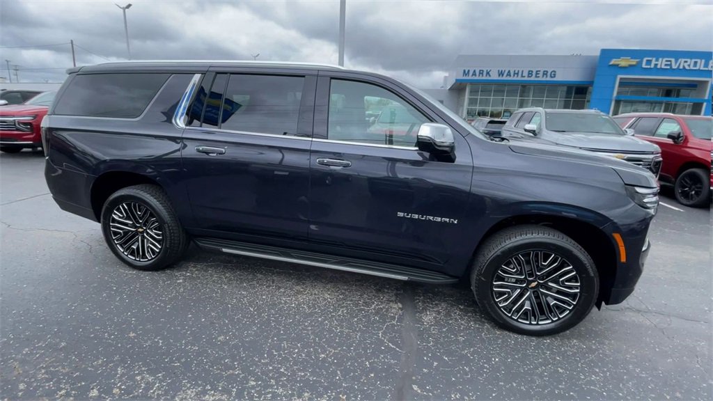 New 2025 Chevrolet Suburban Premier image 3
