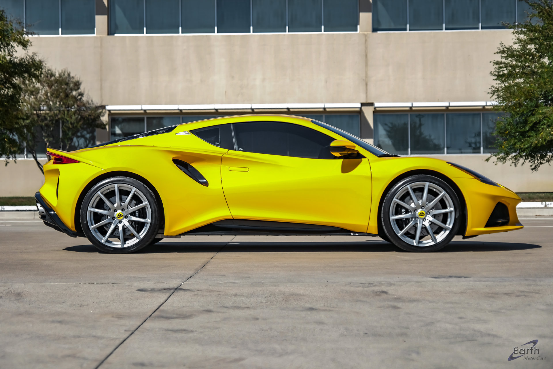 Used 2025 Lotus Emira RWD image 26