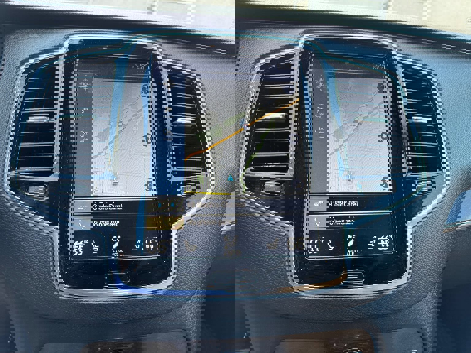 Used 2016 Volvo XC90 T6 Momentum w/ Momentum Plus Package AWD/4WD image 21