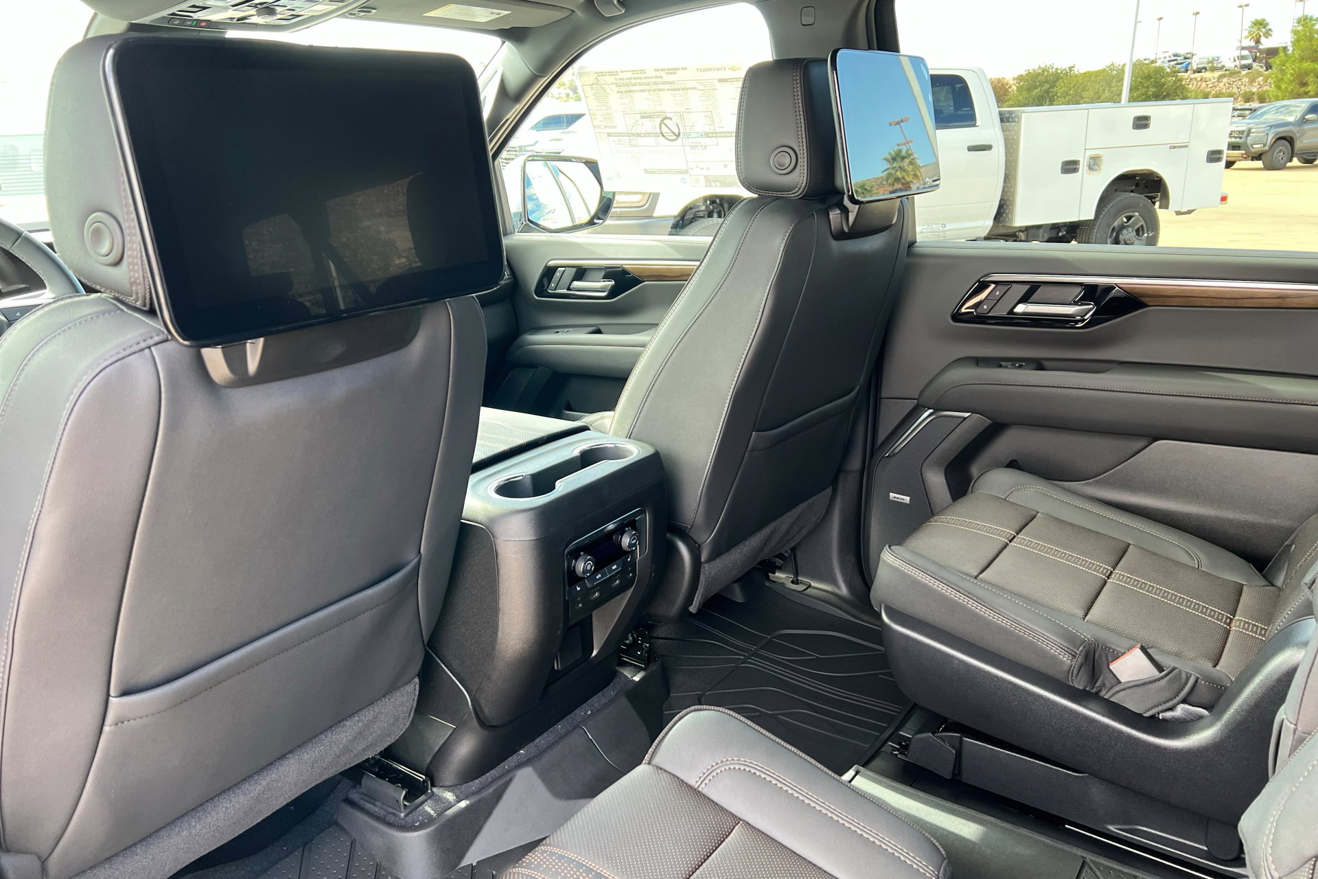 New 2026 Chevrolet Suburban High Country image 20