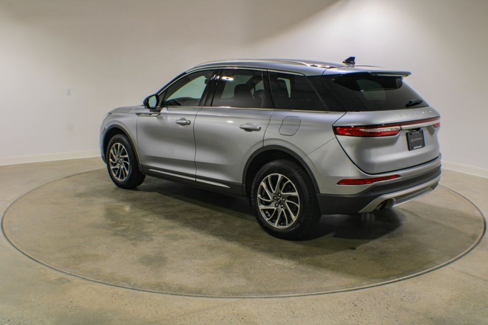 Used 2022 Lincoln Corsair AWD w/ Equipment Group 101A image 3