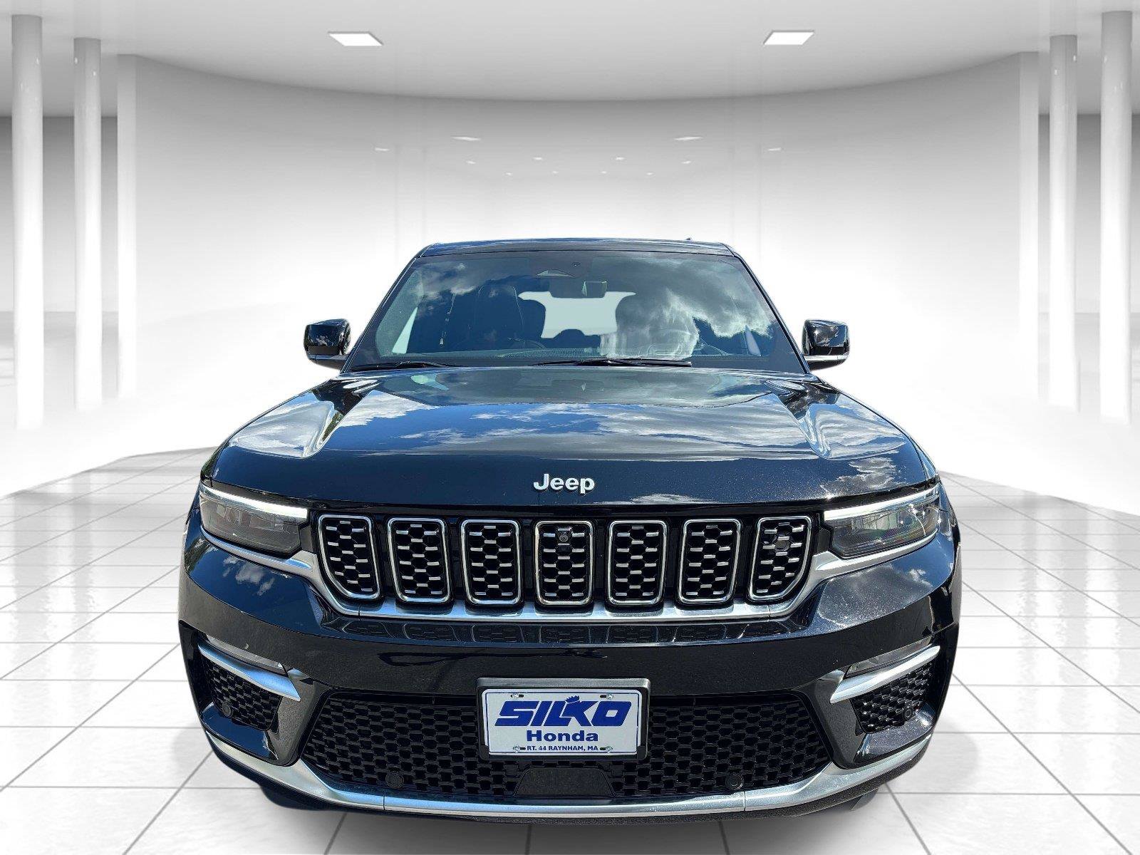 Used 2023 Jeep Grand Cherokee Summit w/ Adv Protech Group IV AWD/4WD image 9