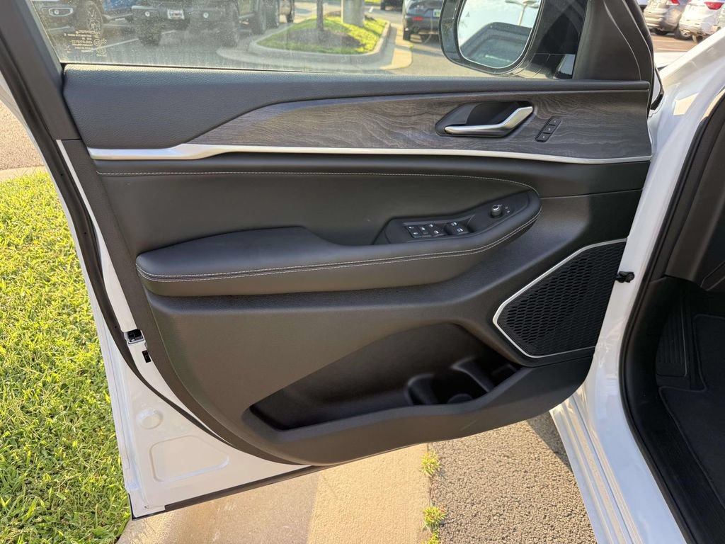 New 2026 Jeep Grand Cherokee Limited AWD/4WD image 32