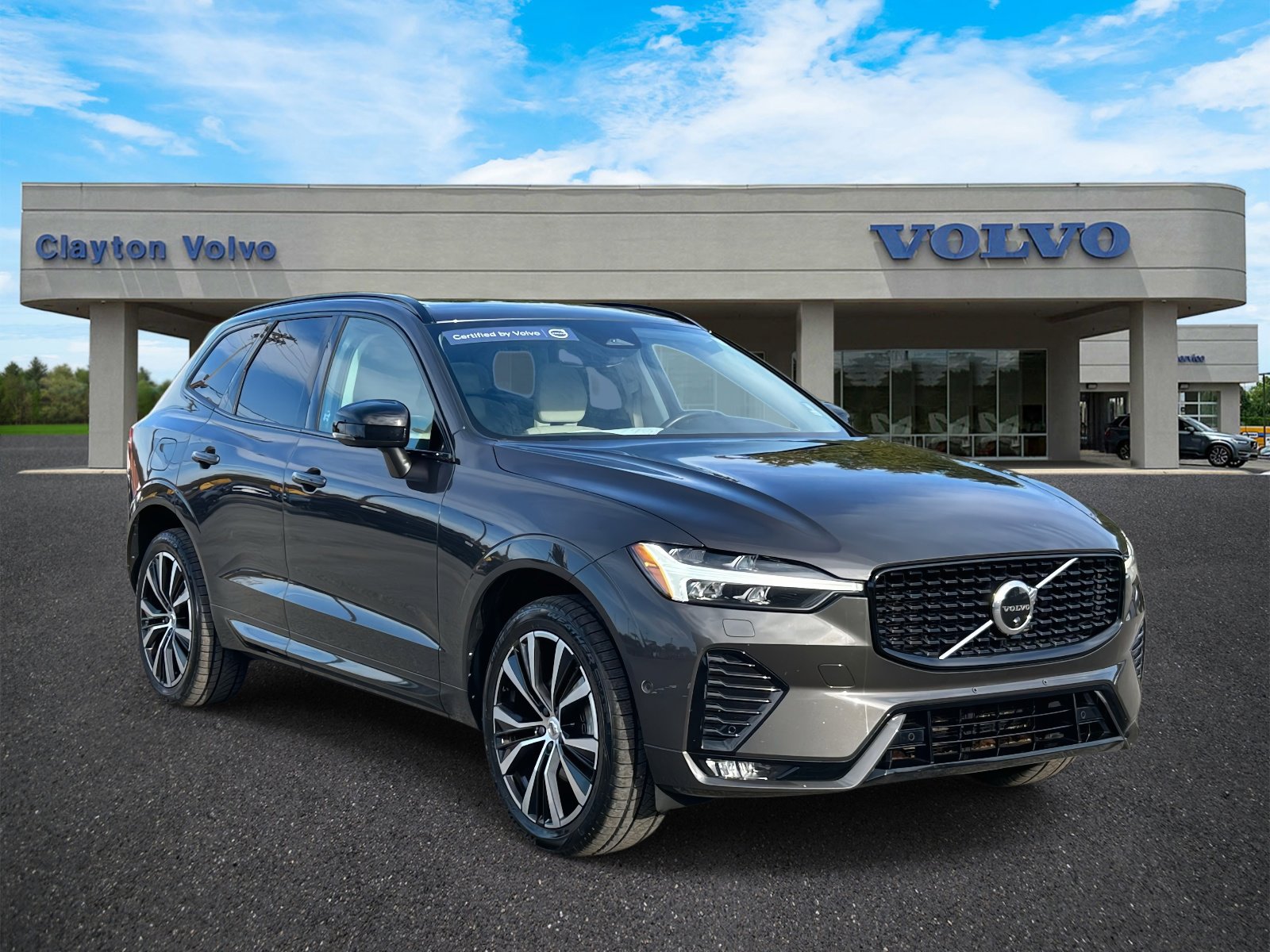 Certified 2023 Volvo XC60 B5 Plus w/ Climate Package image 1