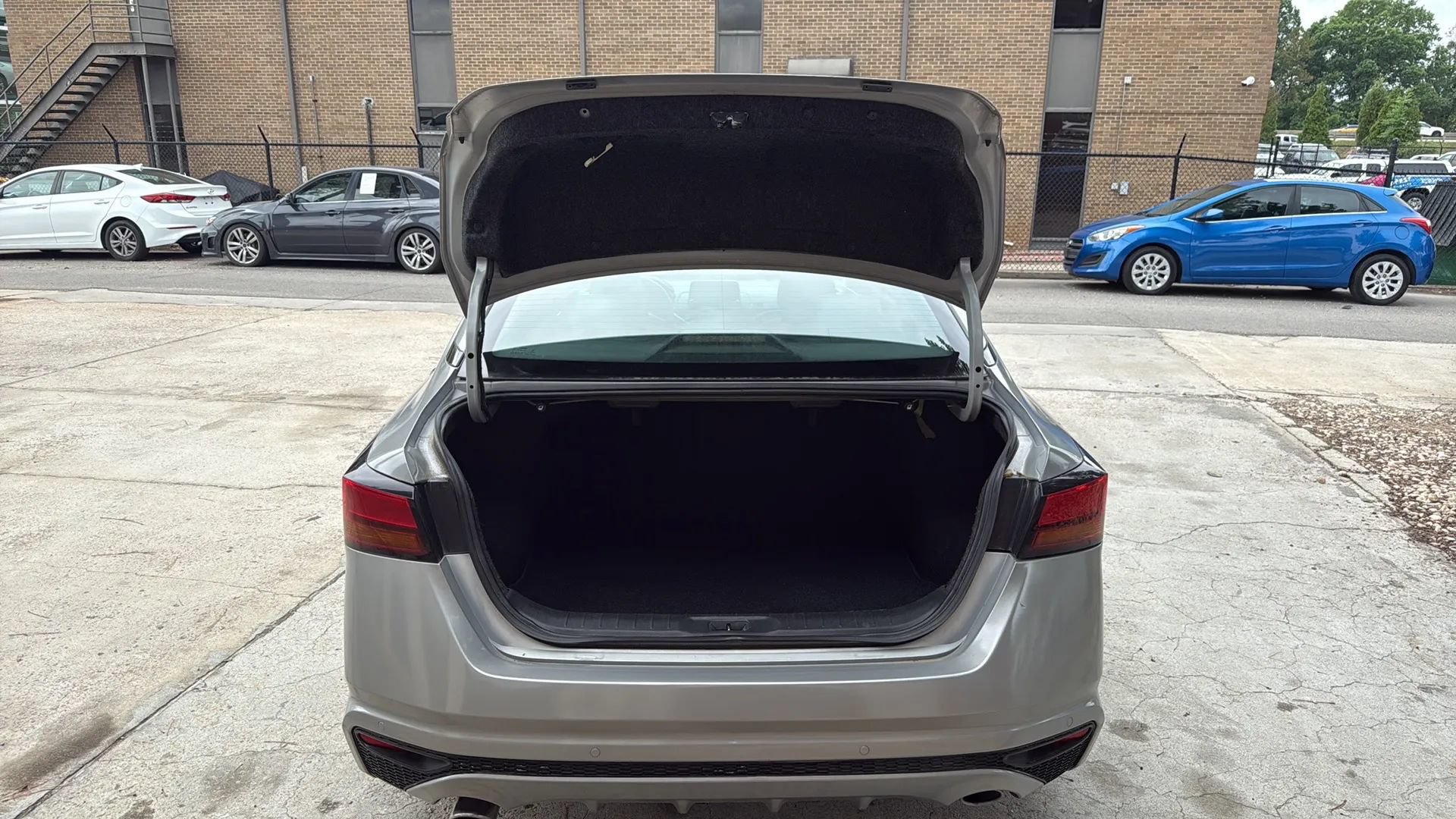 Used 2019 Nissan Altima 2.5 SL FWD image 12