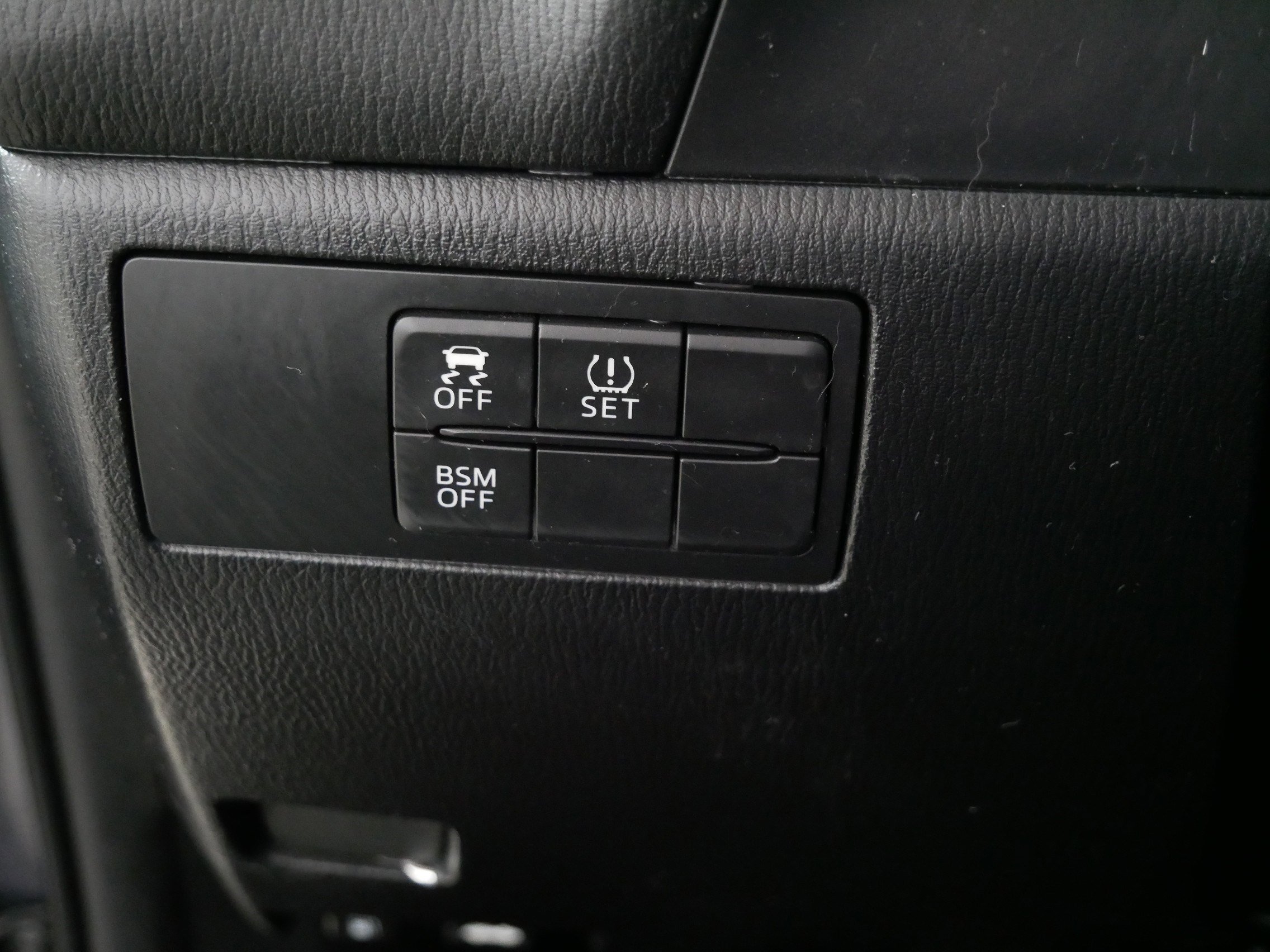 Used 2015 MAZDA MAZDA3 i Touring image 26