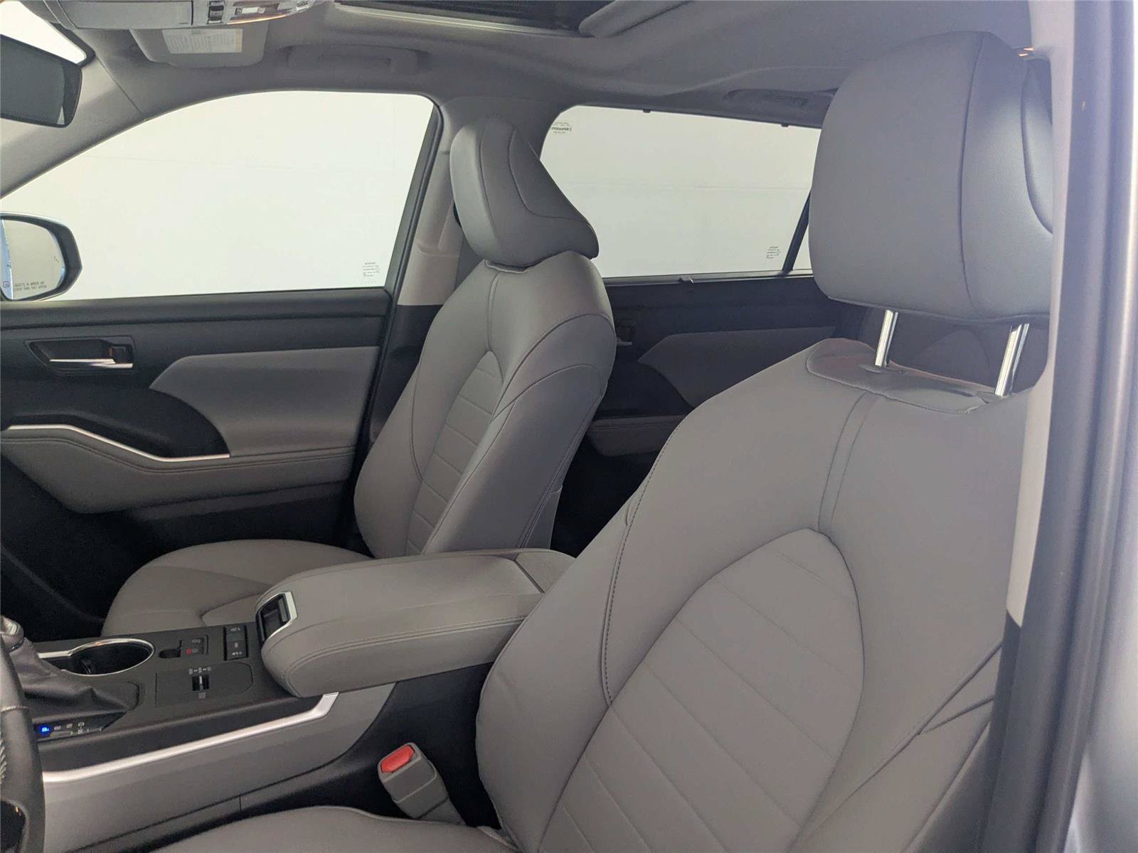 Certified 2020 Toyota Highlander XLE FWD image 14