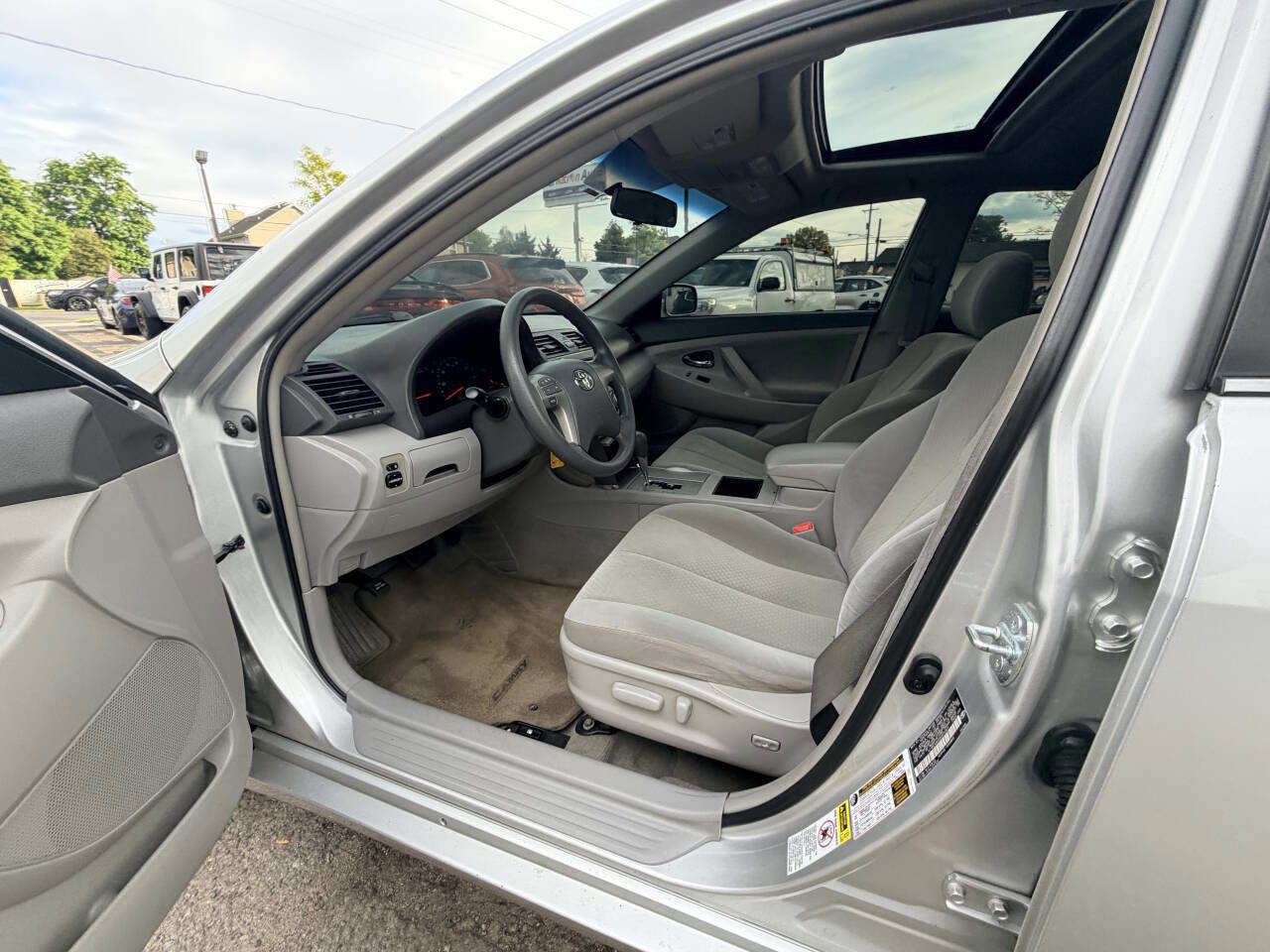 Used 2009 Toyota Camry LE FWD image 27