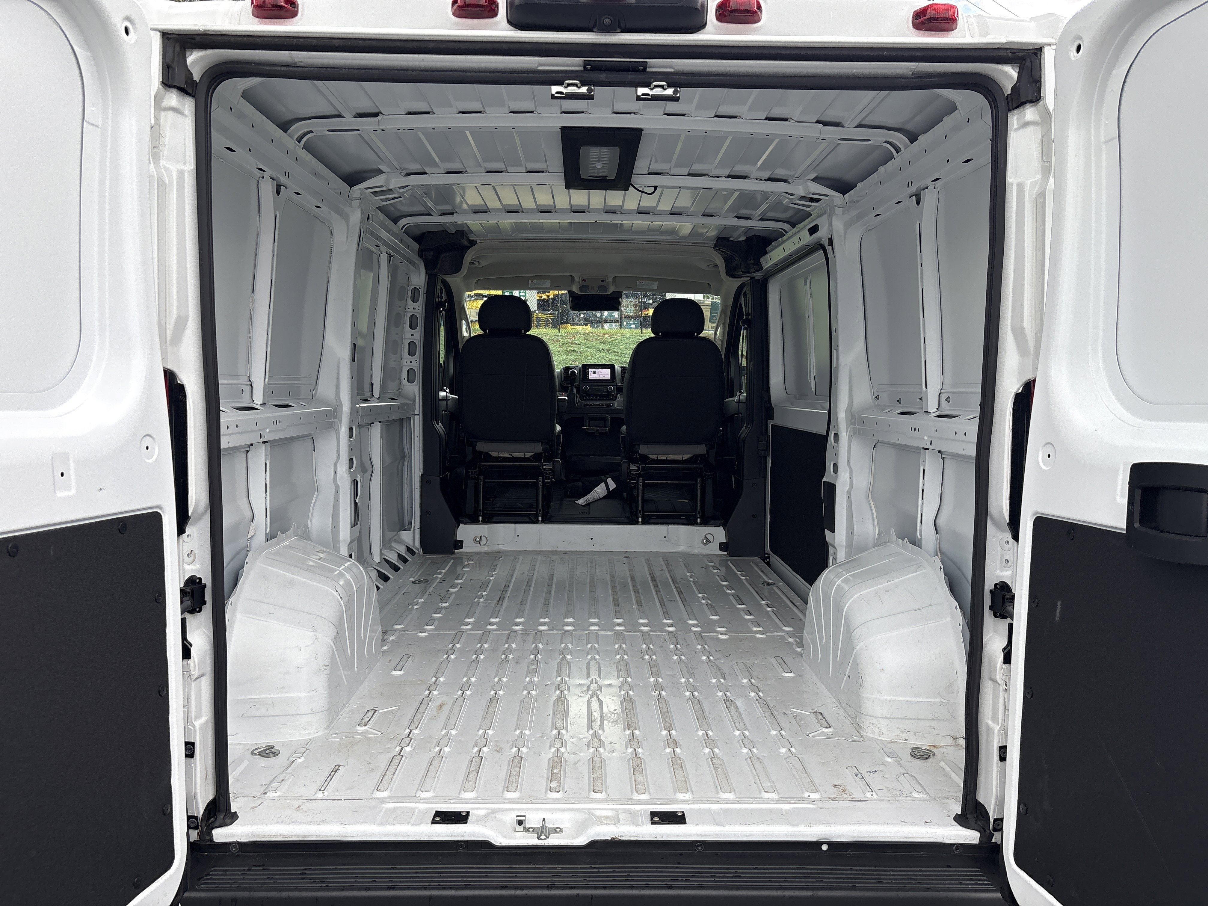 Used 2025 RAM ProMaster 2500 w/ Convenience Group FWD image 33