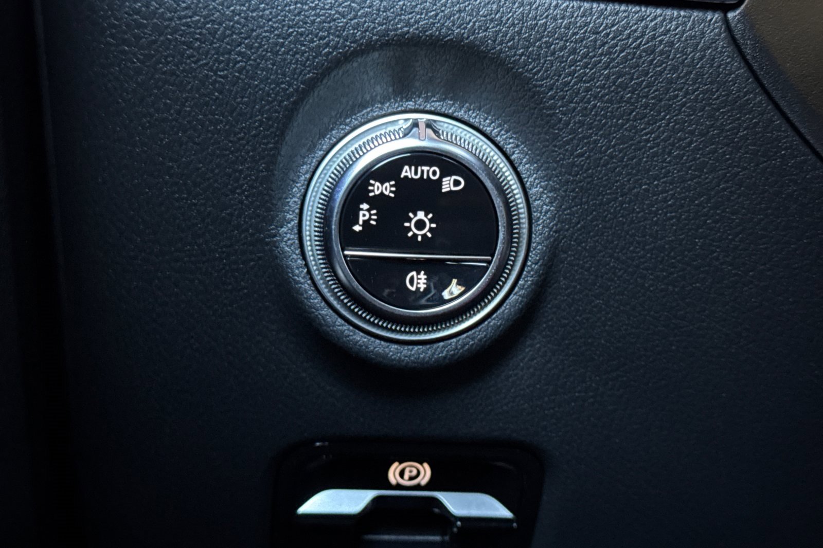 New 2025 Mercedes-Benz C 300 4MATIC Sedan image 31