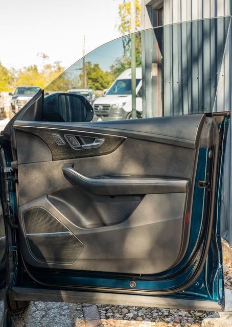 Used 2021 Audi Q8 Prestige w/ Prestige Package image 42