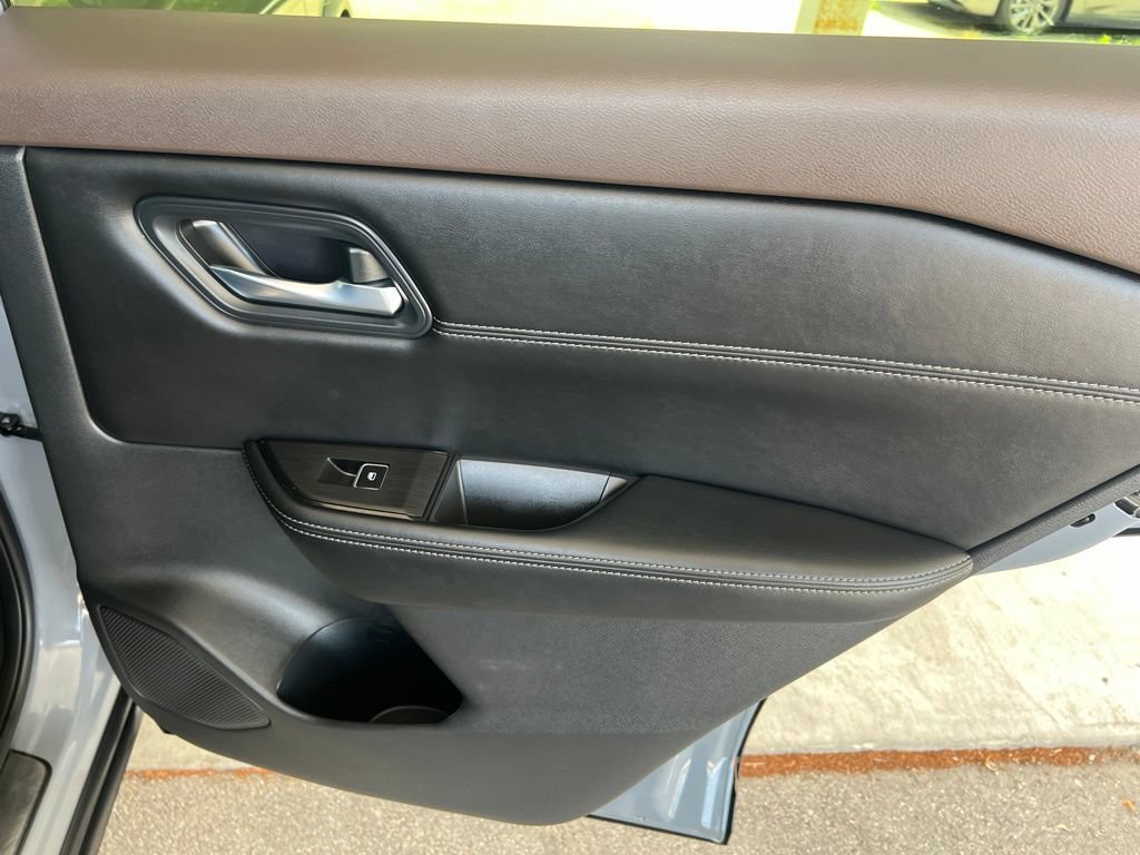 Certified 2023 Nissan Rogue SL AWD/4WD image 17