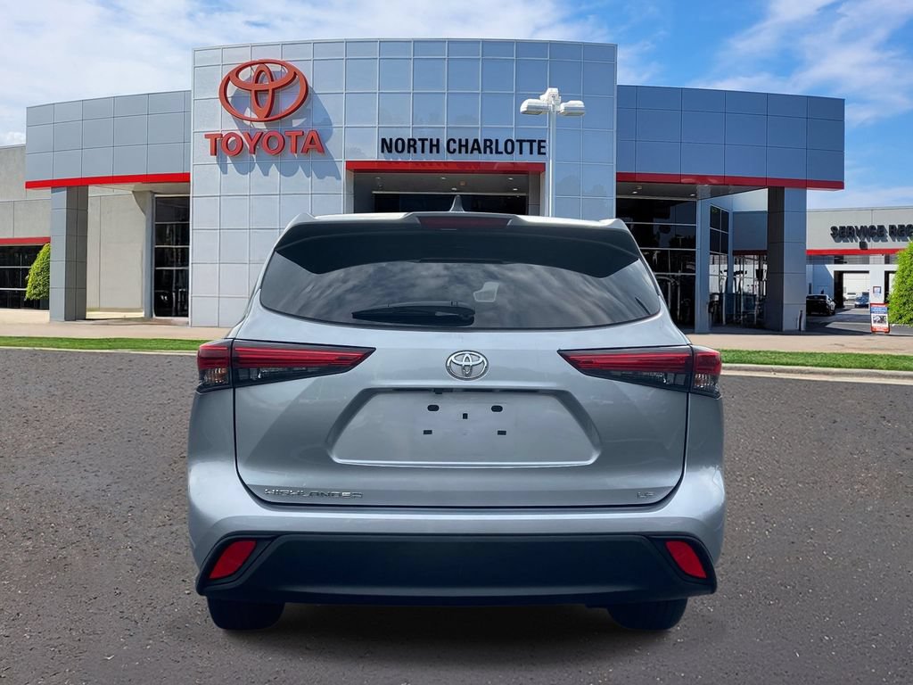 Used 2023 Toyota Highlander LE FWD image 7