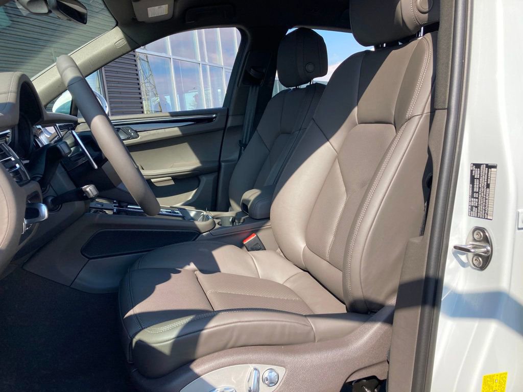 Used 2025 Porsche Macan image 5