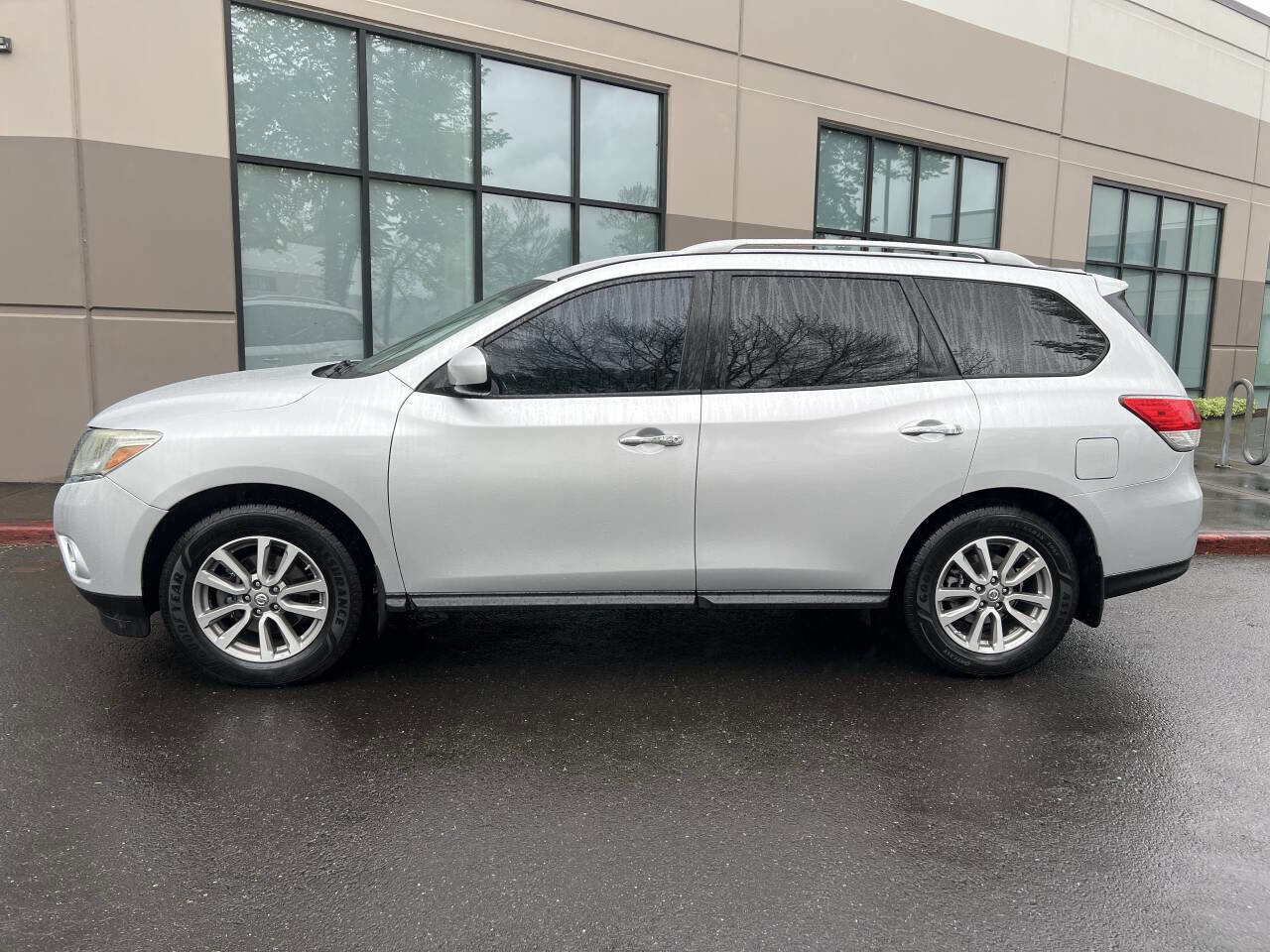 Used 2014 Nissan Pathfinder SV FWD image 6