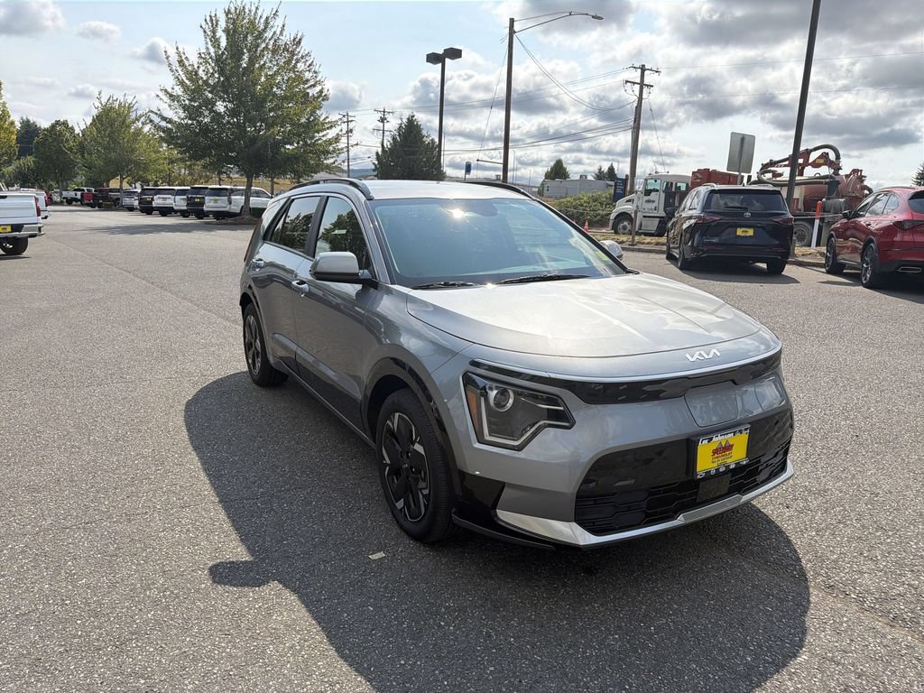 Used 2024 Kia Niro Wind w/ Wind Preserve Package FWD image 3
