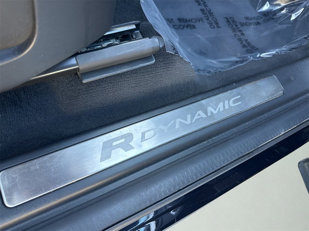 Used 2020 Land Rover Discovery Sport SE R-Dynamic image 16