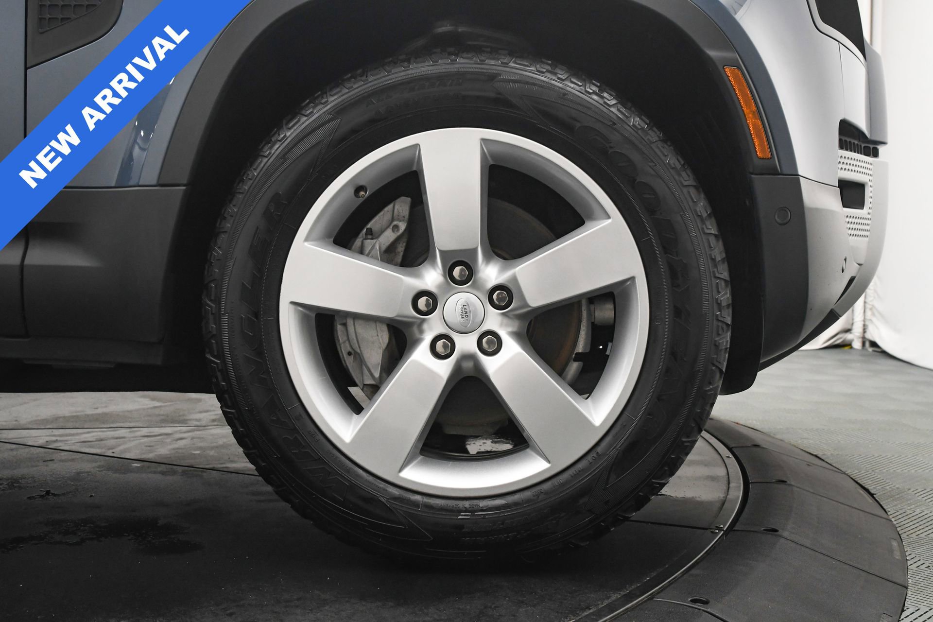 Used 2024 Land Rover Defender 110 S image 32